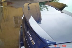 Спойлер на крышку багажника под окрас для Mercedes w 211