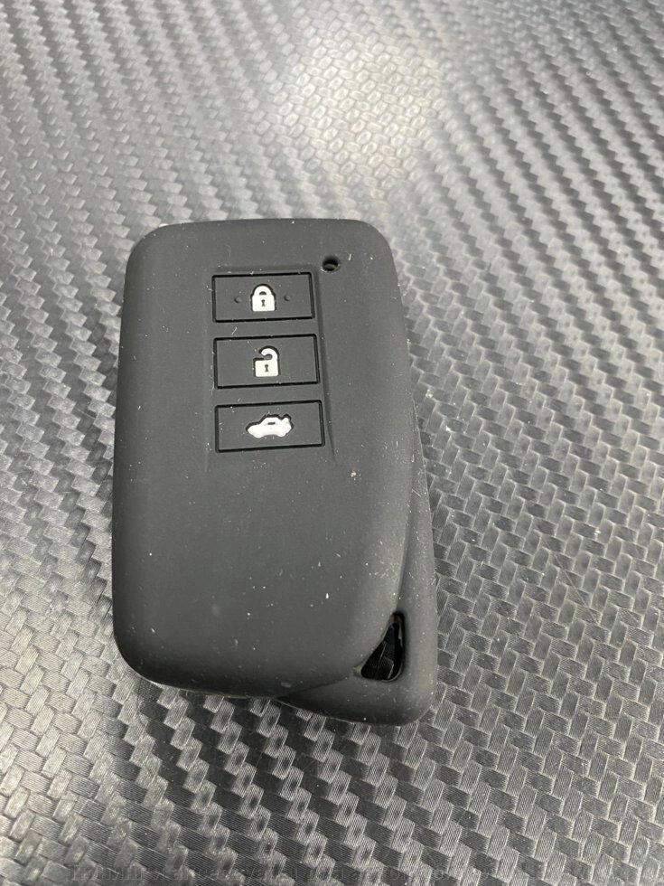 Силиконовый чехол чёрный для ключа Lexus - особенности