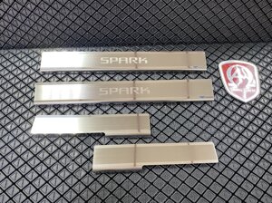 Накладки на пороги салона из нержавеющей стали 4 части (на металл) AluFrost для Chevrolet Spark 2010-