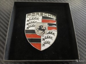 Эмблема Porsche металлическая хромированная 77 мм х 57 мм