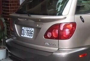 Спойлер на 5 дверь под стекло средний под окрас из ABS пластика для Toyota Harrier 1997-2003