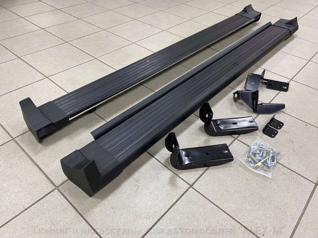 Пороги внешние чёрные алюминиевые штатный дизайн для Toyota RAV-4 2013-2018 от компании Тюнинг и аксессуары для автомобилей "ALEX-M" - фото 1