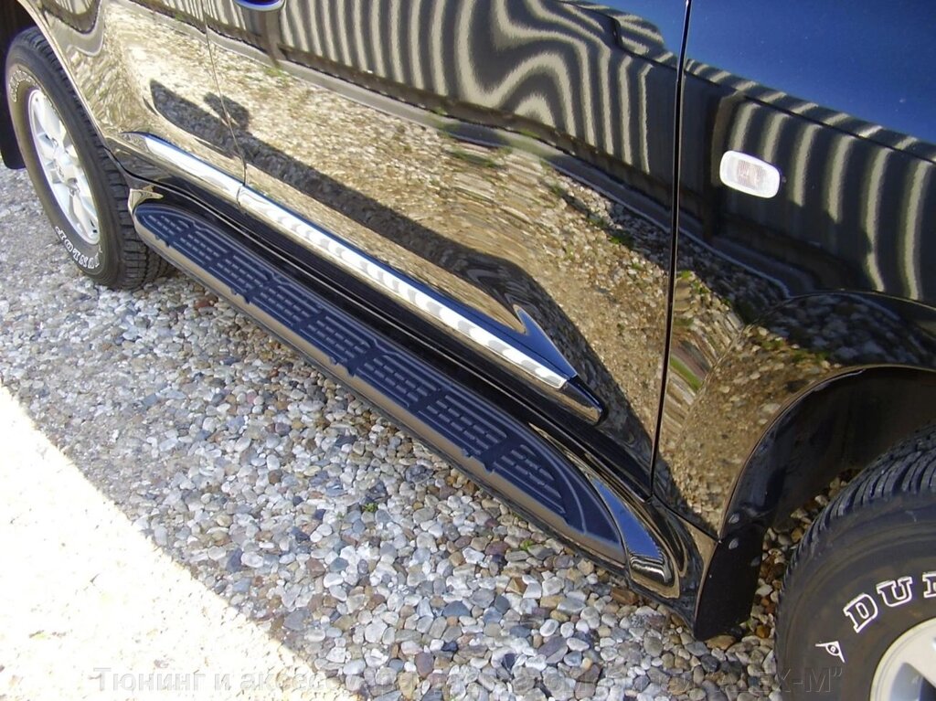 Пороги внешние чёрные пластиковые в стиле Lexus для Land Cruiser 200 от компании Тюнинг и аксессуары для автомобилей "ALEX-M" - фото 1
