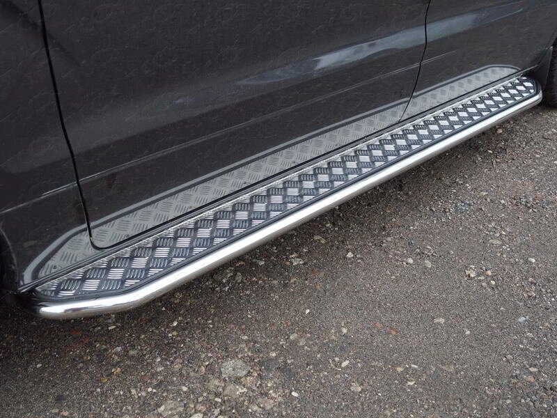 Пороги внешние площадки 42,4 мм из нержавеющей стали (ТСС) для Hyundai H1 2013-2018 от компании Тюнинг и аксессуары для автомобилей "ALEX-M" - фото 1