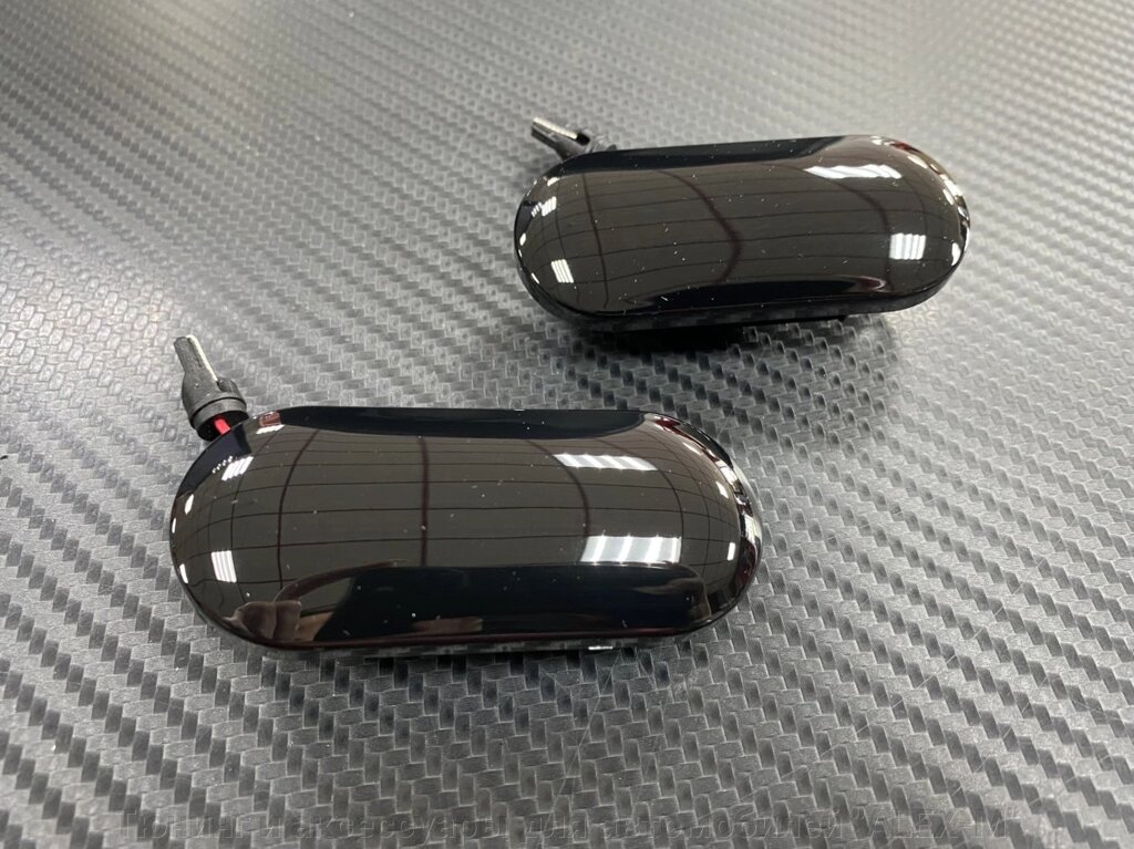 Повторители поворотов светодиодные чёрные динамические для Volkswagen T5 от компании Тюнинг и аксессуары для автомобилей "ALEX-M" - фото 1