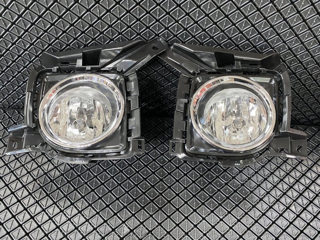 Противотуманные фары передние в бампер с чёрными заглушками (Китай) для Toyota Land Cruiser 200 2012-2015 от компании Тюнинг и аксессуары для автомобилей "ALEX-M" - фото 1