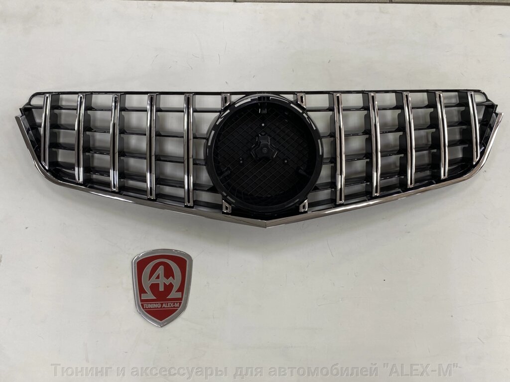 Решётка радиатора дизайн GT хром + чёрная (Китай, без эмблемы) для Mercedes E-class w 207 2014-2017 от компании Тюнинг и аксессуары для автомобилей "ALEX-M" - фото 1