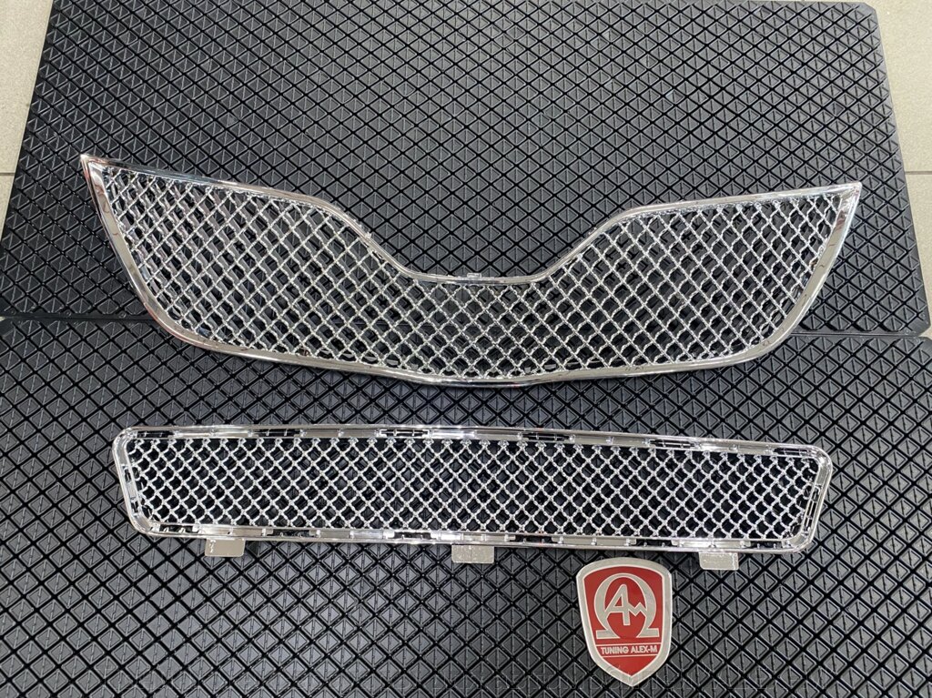 Решётка радиатора и решётка бампера хромированные в стиле Bentley для Camry 2009-2011 от компании Тюнинг и аксессуары для автомобилей "ALEX-M" - фото 1