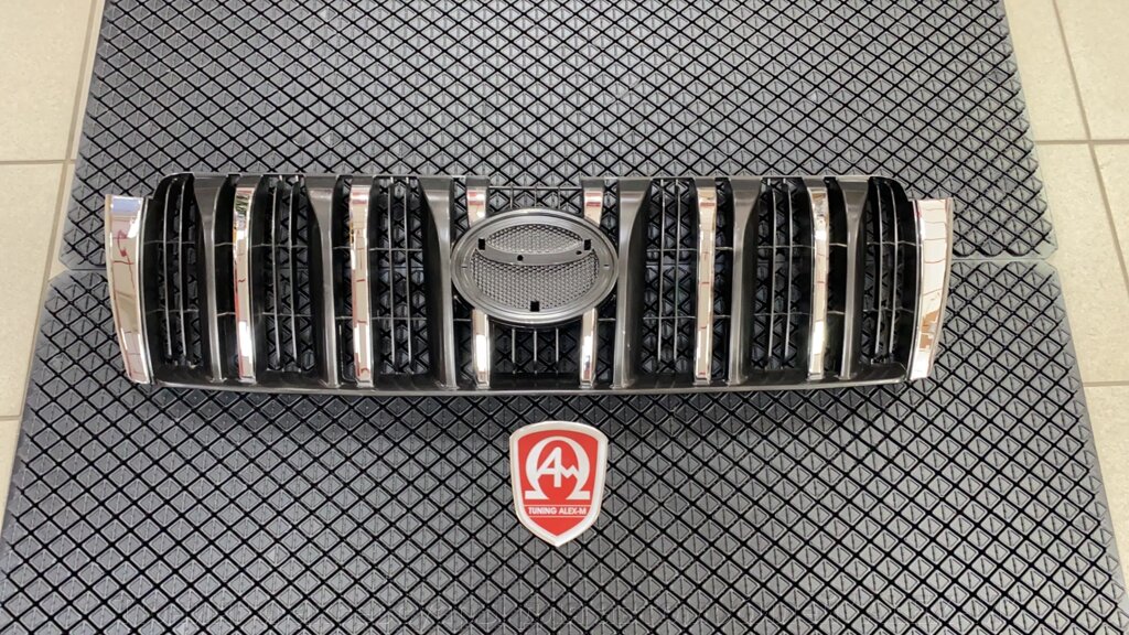 Решётка радиатора штатный дизайн (без эмблемы) для Toyota Prado 150 2009-2013 от компании Тюнинг и аксессуары для автомобилей "ALEX-M" - фото 1