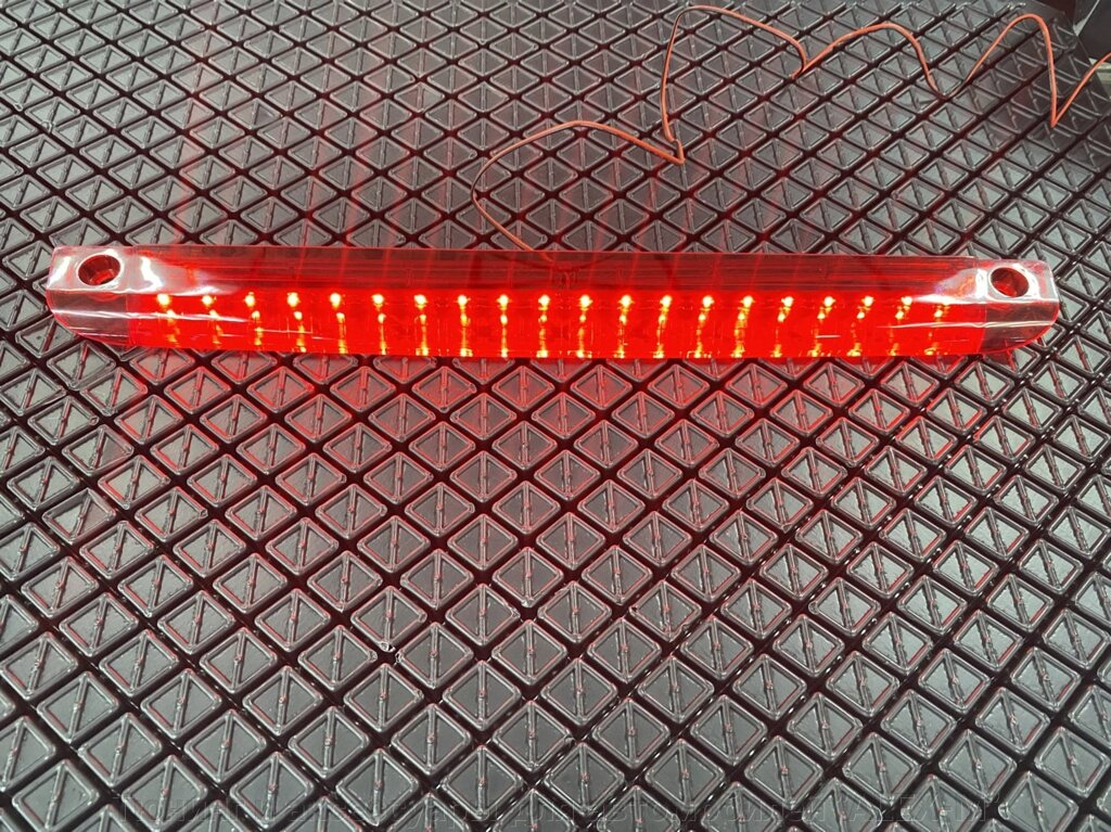 Стоп сигнал в спойлер 42 см красный светодиодный разборный (Китай) для Lexus LX470 от компании Тюнинг и аксессуары для автомобилей "ALEX-M" - фото 1
