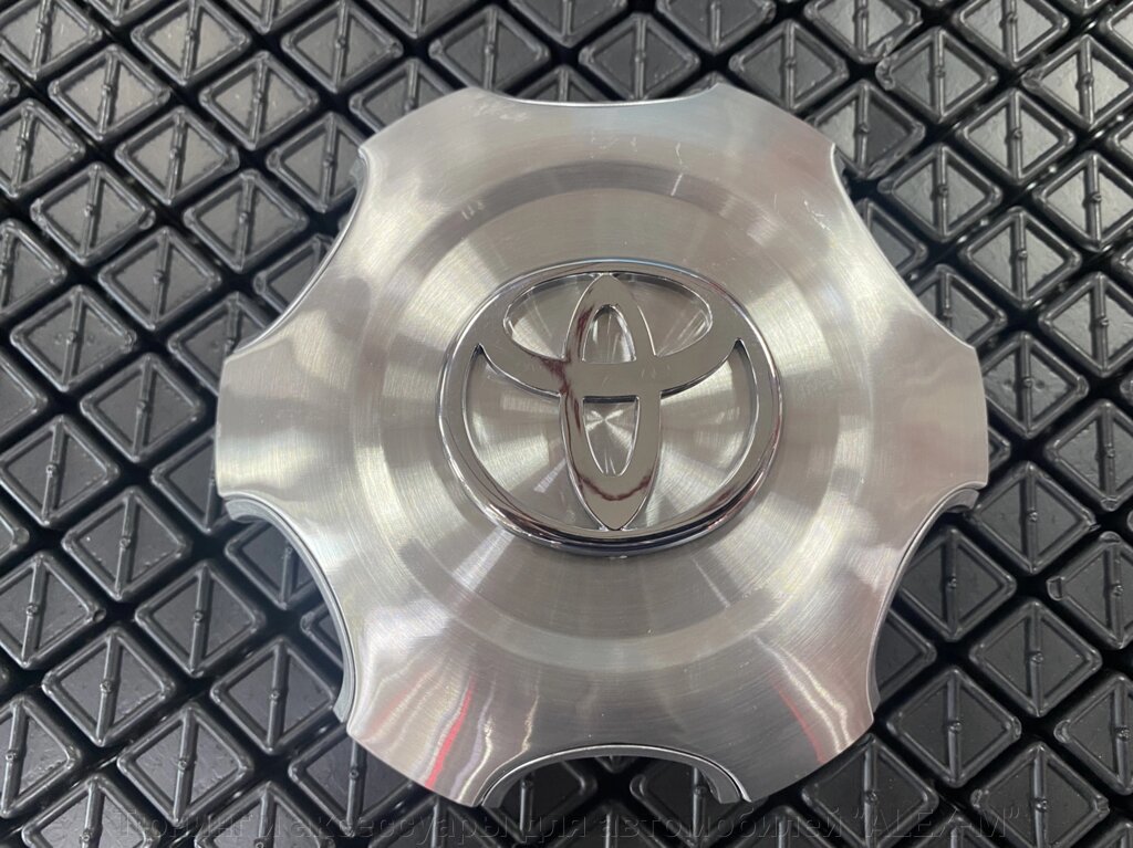 Заглушка диска серебро штатная (Китай) для Toyota Prado 120 от компании Тюнинг и аксессуары для автомобилей "ALEX-M" - фото 1