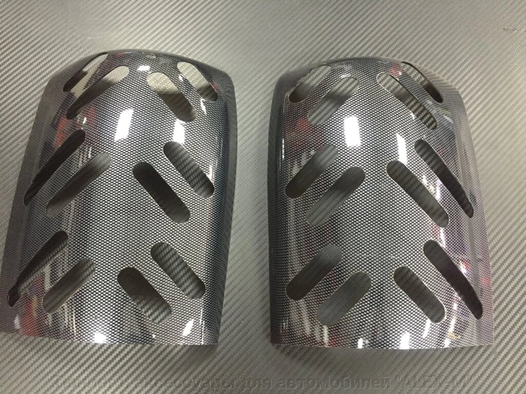 Защитные накладки на задние фонари под карбон для Mitsubishi Pajero II от компании Тюнинг и аксессуары для автомобилей "ALEX-M" - фото 1