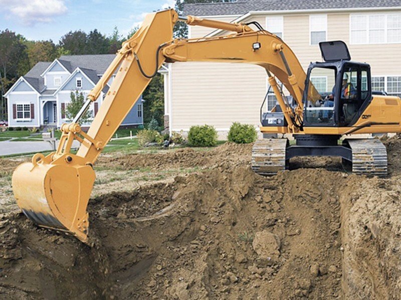 Экскаватор роет землю. Копка траншей мини экскаватором. Экскаватор caterpillar m317d2. Экскаватор роет землю. Экскаватор роет.