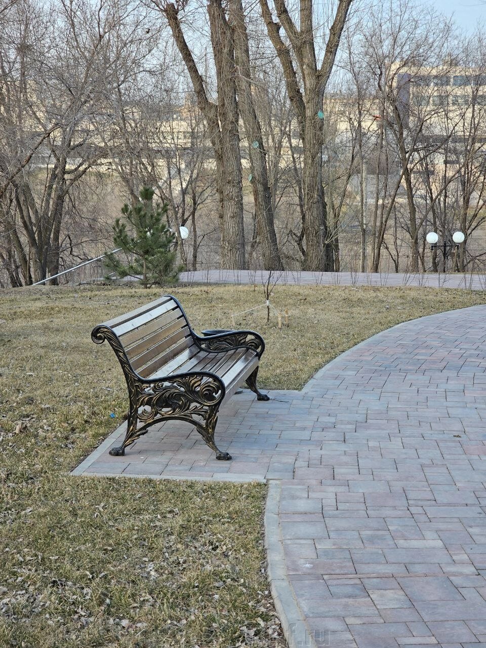 Скамейка чугунная парковая "СТОЛИЦА" 3 метра  цвет черный с бронзовым патинированием от компании ЗВЕЗДА - фото 1