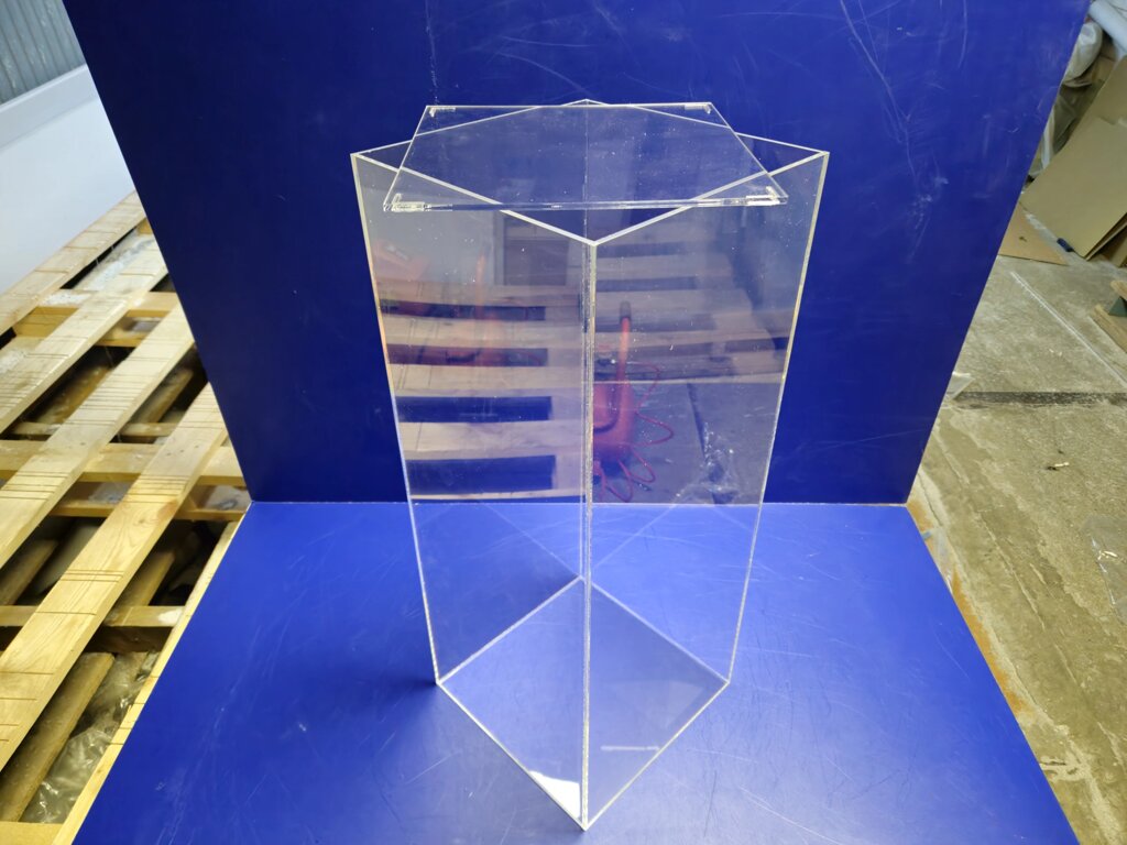 Короб из оргстекла в виде квадратной колонны можно использовать как короб для распродажи, опт розница. от компании Изделия из оргстекла Plexiglas, акрила, Пэт, ПВХ. POS материалы. - фото 1
