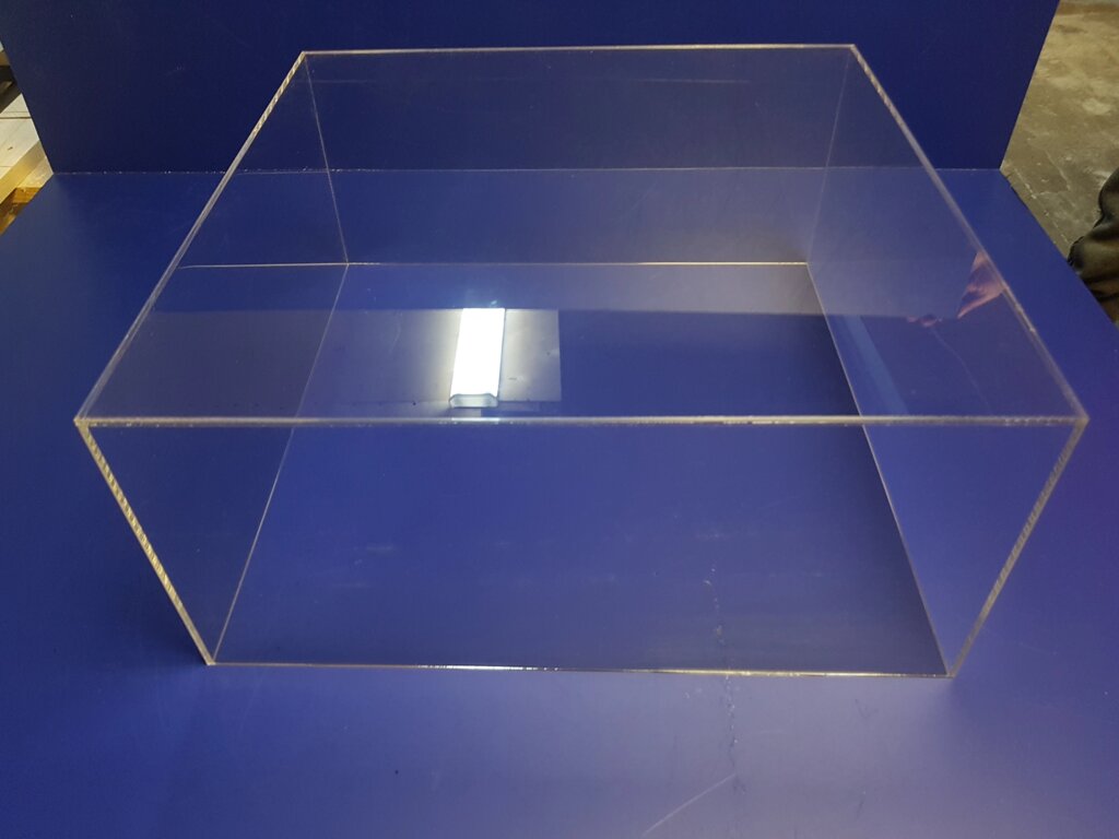Короб из прозрачного оргстекла 600х600х h200. от компании Изделия из оргстекла Plexiglas, акрила, Пэт, ПВХ. POS материалы. - фото 1