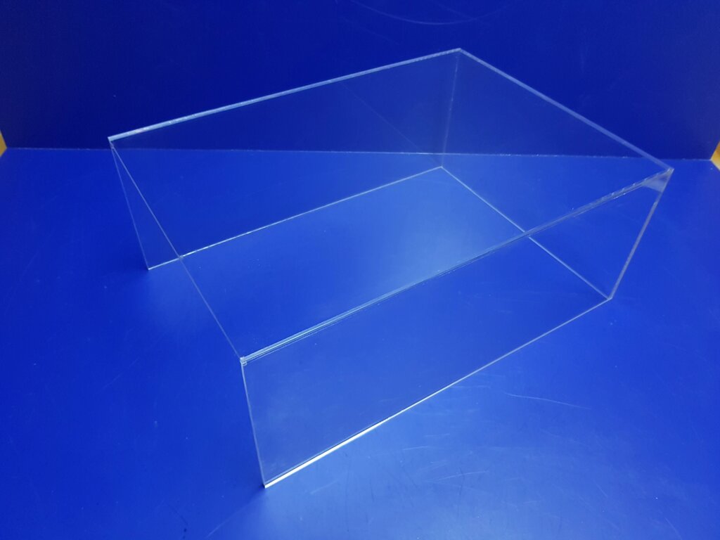 Короб-витрина для подноса с пирожками из прозрачного оргстекла. от компании Изделия из оргстекла Plexiglas, акрила, Пэт, ПВХ. POS материалы. - фото 1