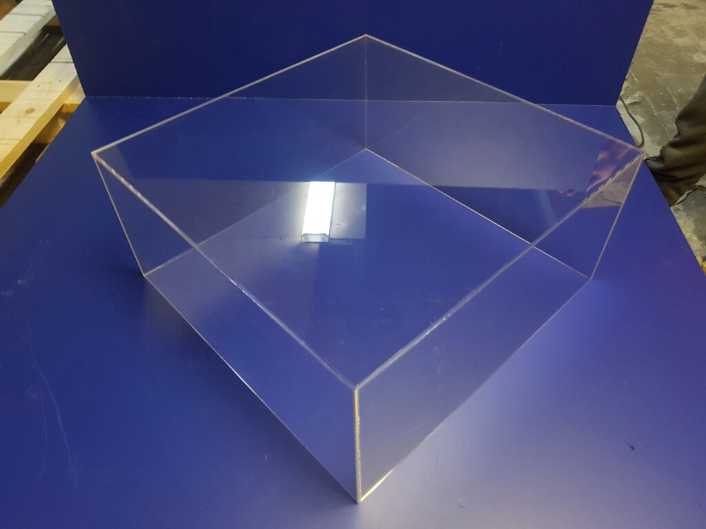 Квадратный короб из прозрачного акрилового стекла для макета. Производство коробов из акрила для моделей. от компании Изделия из оргстекла Plexiglas, акрила, Пэт, ПВХ. POS материалы. - фото 1