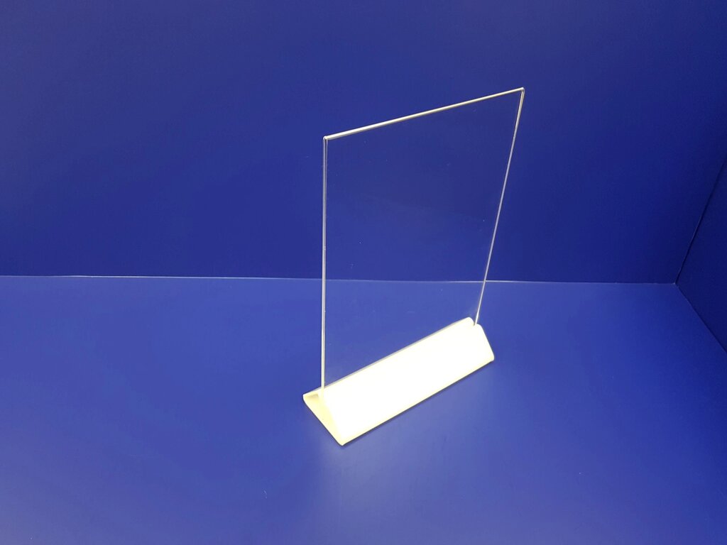 Менюхолдер на белом основании из акрила ф-а4 (вертикальный) от компании Изделия из оргстекла Plexiglas, акрила, Пэт, ПВХ. POS материалы. - фото 1