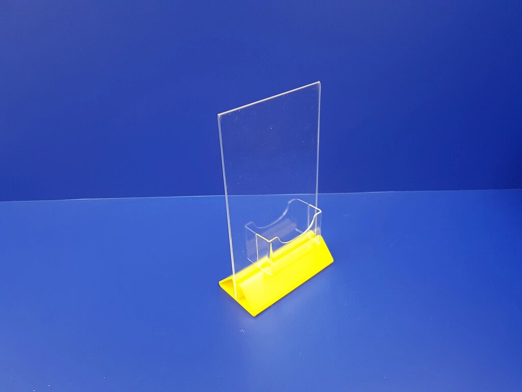 Менюхолдер на желтом основании с визитницей ф-а5 (вертиекальный) от компании Изделия из оргстекла Plexiglas, акрила, Пэт, ПВХ. POS материалы. - фото 1