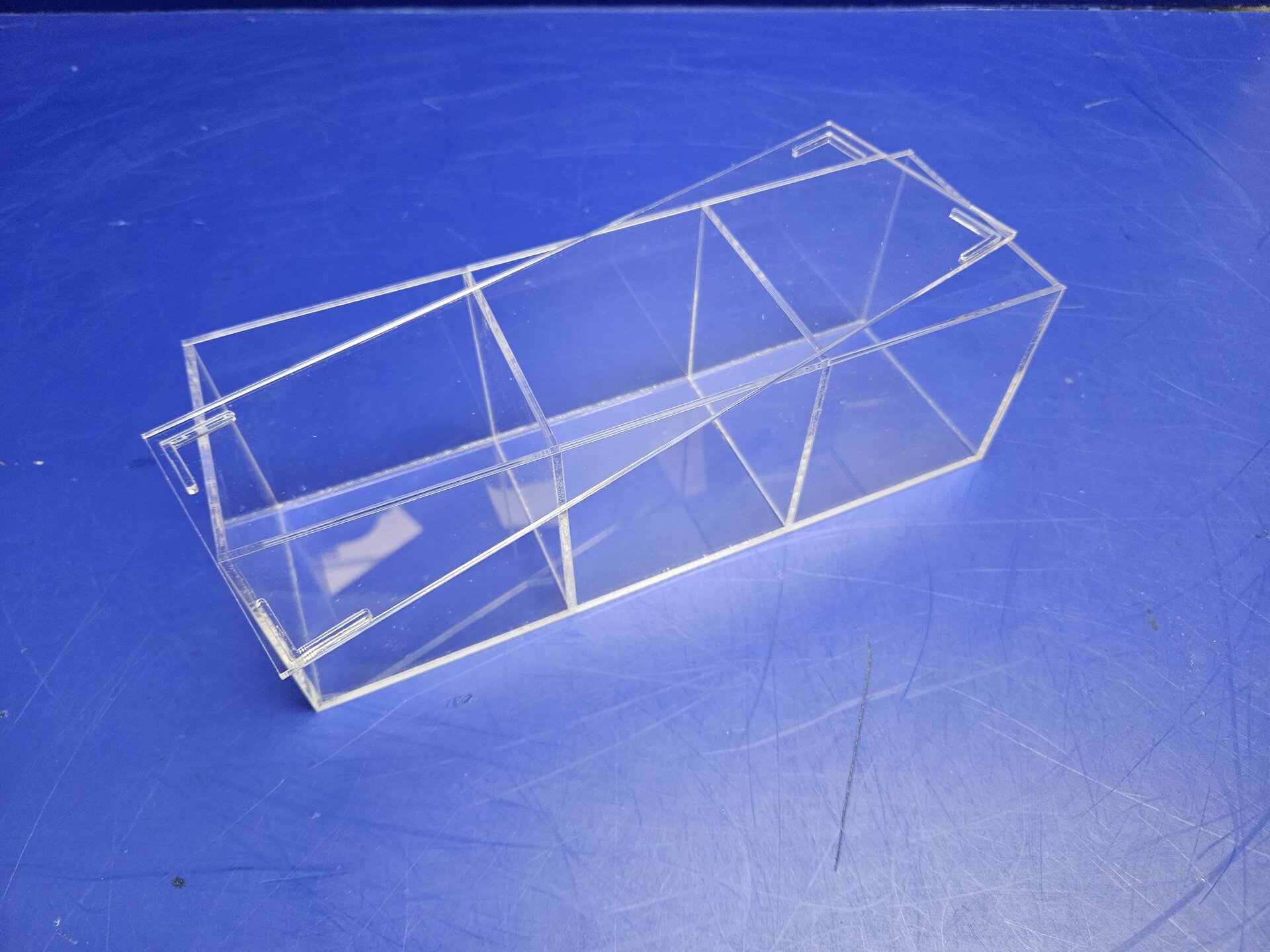 Торговые короба из оргстекла - фото pic_0dbf3f482b53a48edc64febfc1af4e37_1920x9000_1.jpg