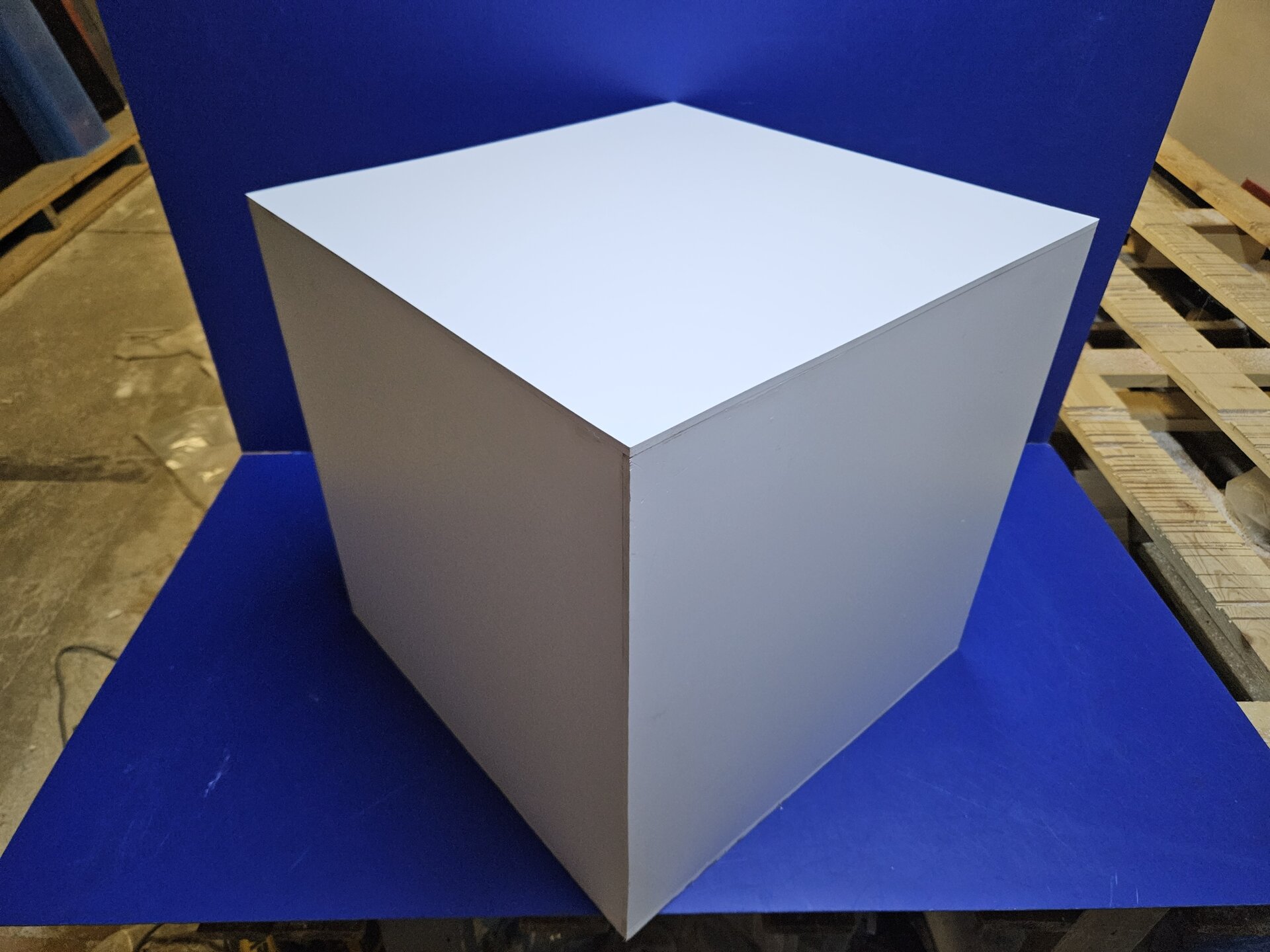 Куб из органического стекла: идеальное сочетание элегантности и пользы - фото pic_0e31c1046909b55bccaaadcc34c2de0d_1920x9000_1.jpg