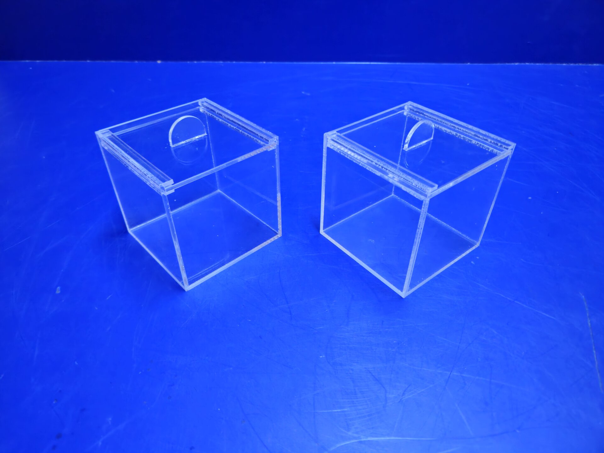 Куб из органического стекла: идеальное сочетание элегантности и пользы - фото pic_0e725030c93397a688c27a34393e3d55_1920x9000_1.jpg