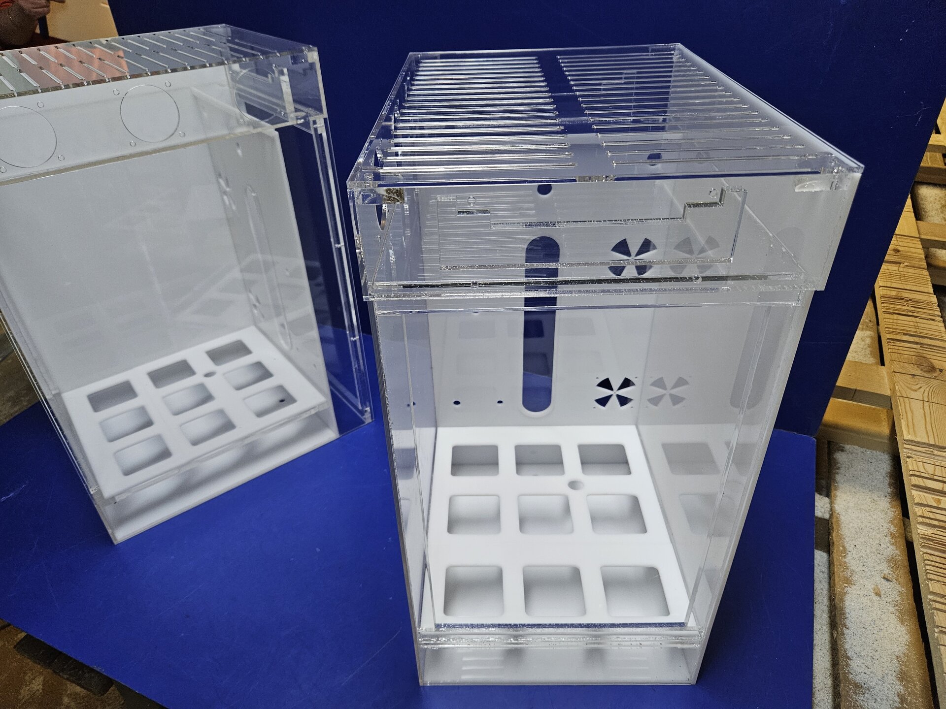 Качественные корпуса из оргстекла от производителя - фото pic_1b8eb4c91f23d6ffae8b9e53edc5a355_1920x9000_1.jpg