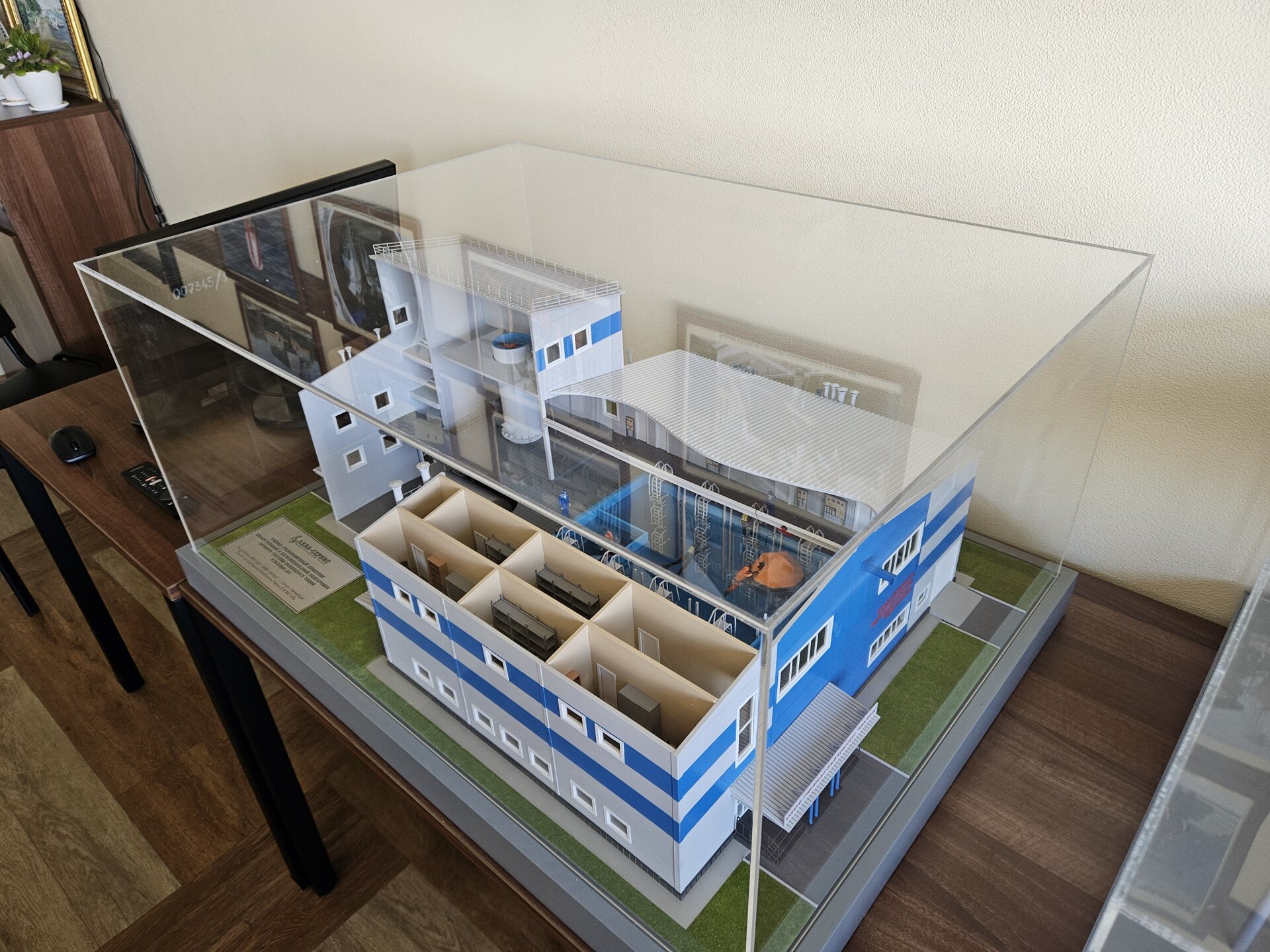 Прозрачные колпаки: как эффектно представить и надёжно защитить антиквариат - фото pic_2083d91e5cc17d8d3f3e7c7ed0b40037_1920x9000_1.jpg