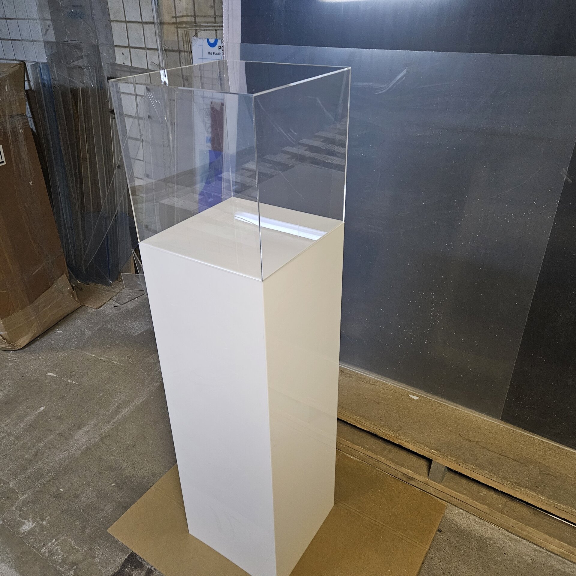 Музейные подиумы из оргстекла - фото pic_279f7d63e8421f9345923ae4deba69d6_1920x9000_1.jpg