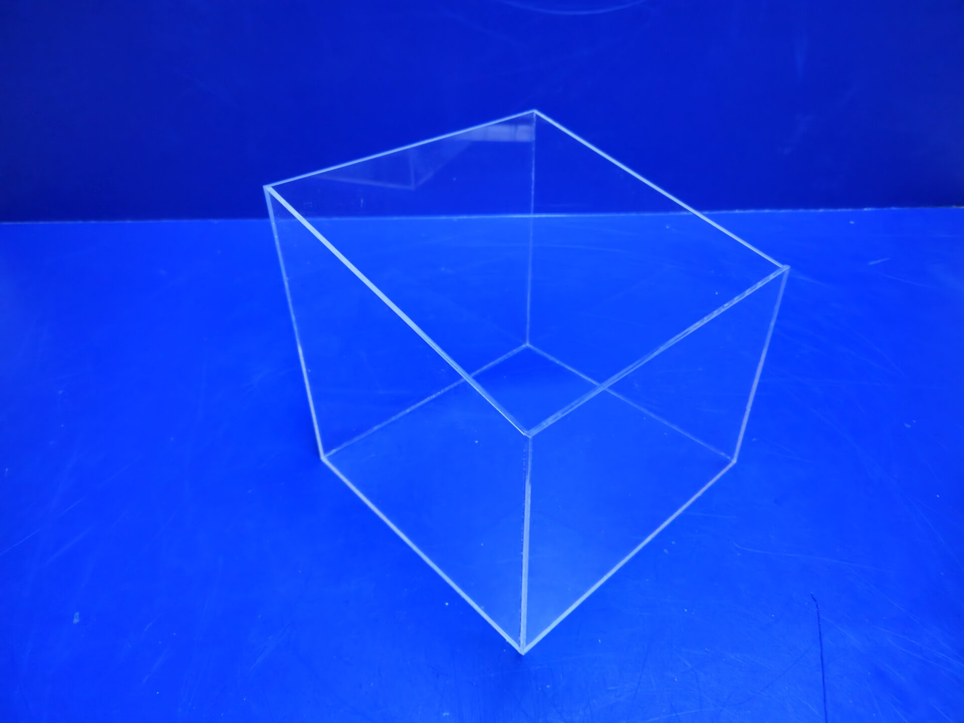 Короба из оргстекла для торговых витрин магазинов - фото pic_3a4b3191ee6689558123421d5bac3398_1920x9000_1.jpg