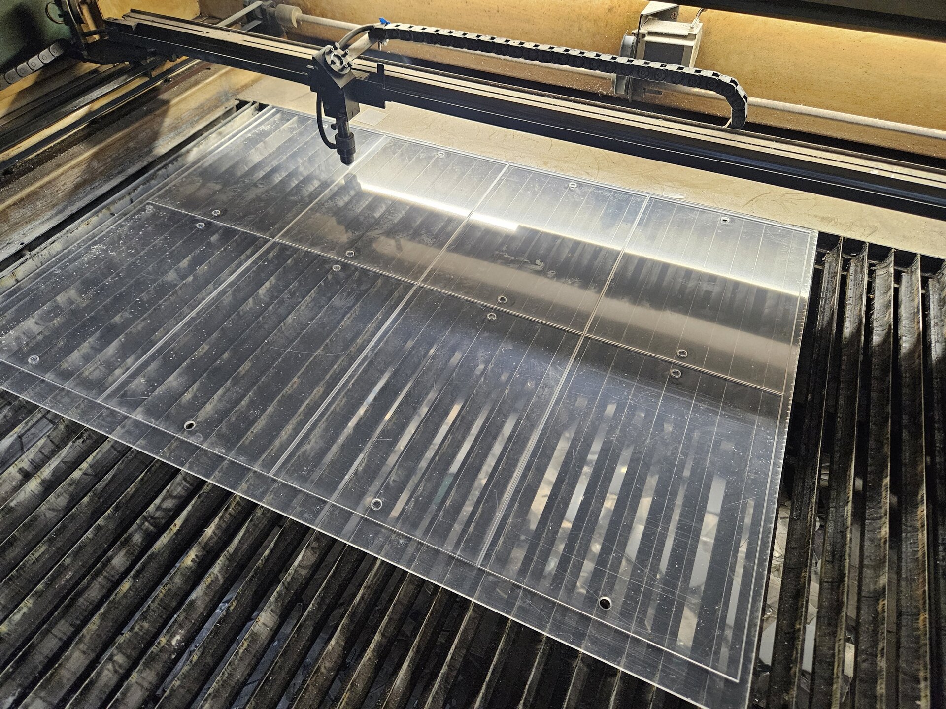 Производство деталей из оргстекла на лазерных станках компании. - фото pic_3ea40d7d1ec9a9eaaeed7faceb43624d_1920x9000_1.jpg