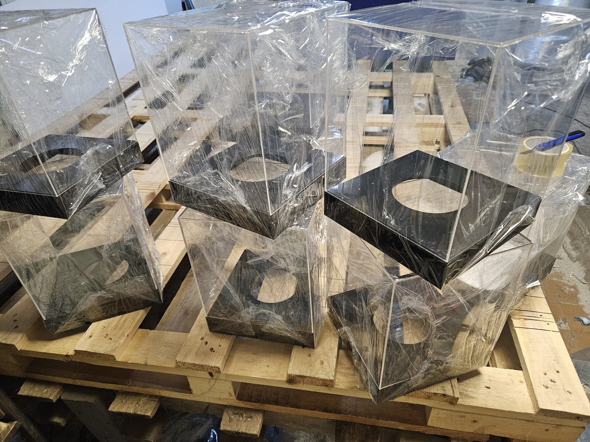 Прозрачный куб для мяча - фото pic_44430d82e9a690114c9863997a9e1b47_1920x9000_1.jpg