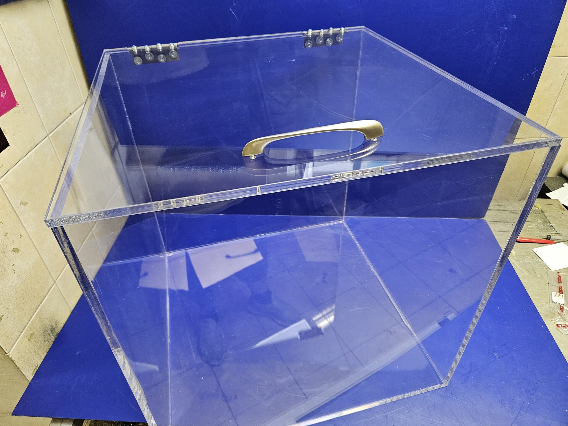 Куб из органического стекла: идеальное сочетание элегантности и пользы - фото pic_48849ebed794d0410c7aa84c81097dfe_1920x9000_1.jpg