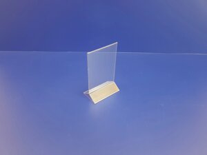 Прозрачная подставка для меню – менюхолдер или тейбл тент из пластика Пэт 1 мм. формат а6 (вертикальный) в Санкт-Петербурге от компании Изделия из оргстекла Plexiglas, акрила, Пэт, ПВХ. POS материалы.