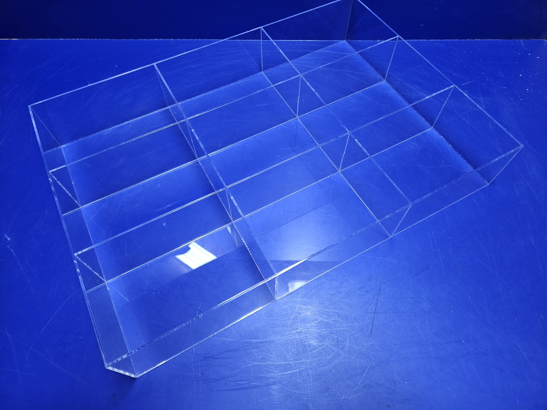 Ячейки из оргстекла: как прозрачность становится практичной - фото pic_5c666de257be6a6246df394536f47b84_1920x9000_1.jpg