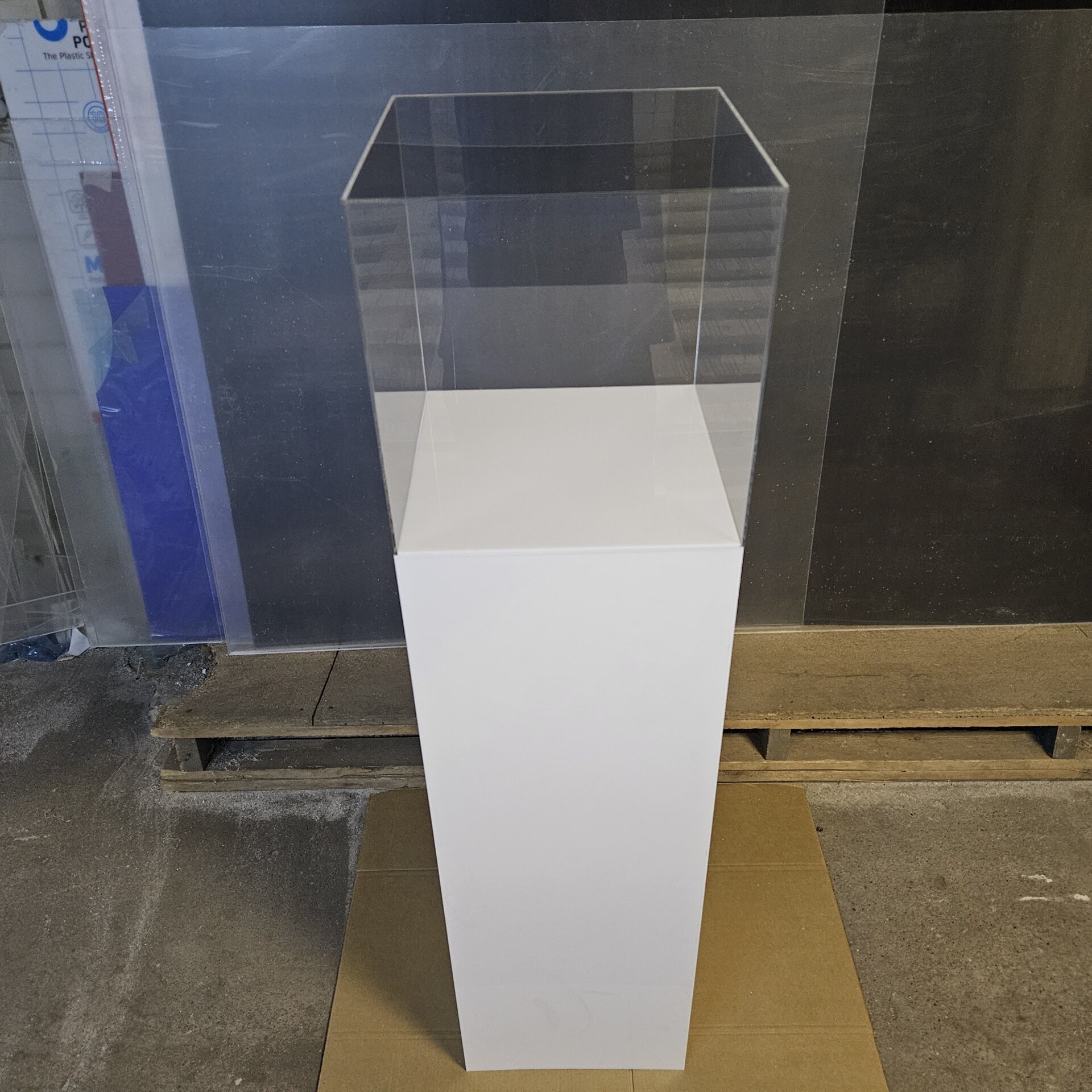 Напольный подиум для презентаций. Материал оргстекло. - фото pic_645ce35cd167580ac7b0377d3d80deb5_1920x9000_1.jpg