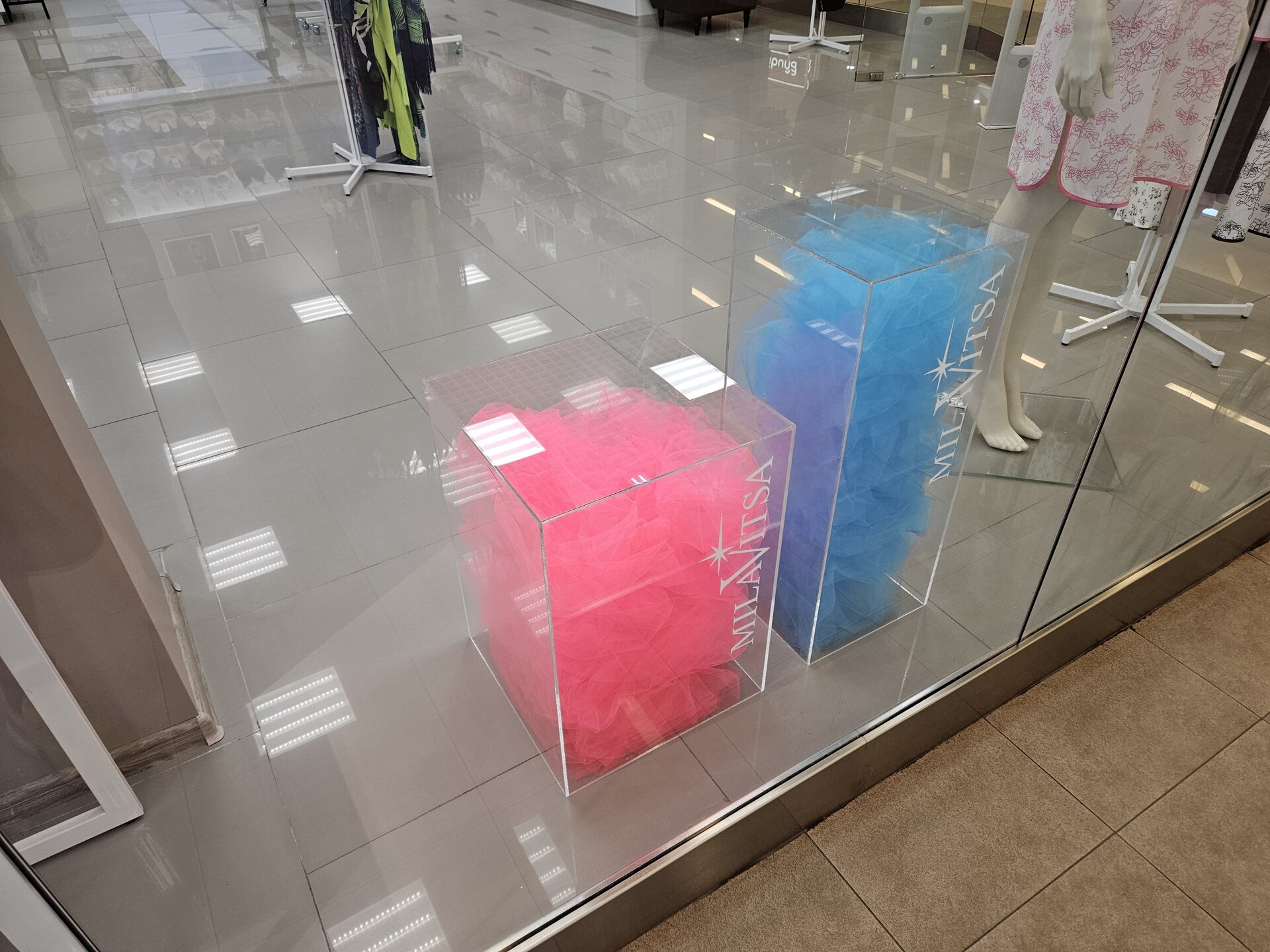 Торговое оборудование - коробки из оргстекла для презентации товаров. - фото pic_6a3cbe4c6b33e74457c98c843ed75005_1920x9000_1.jpg