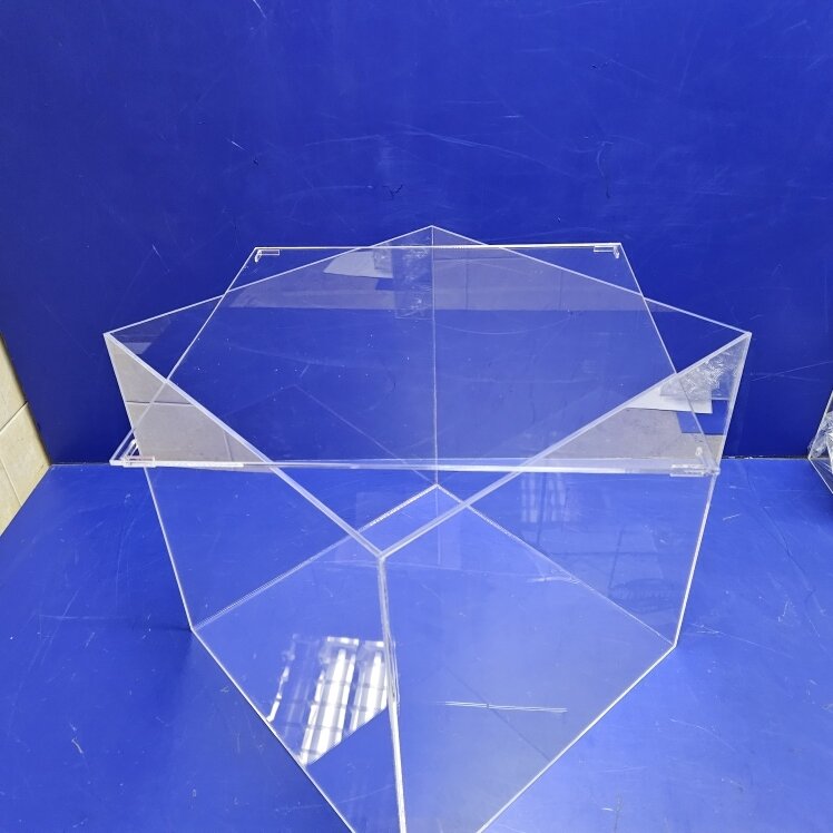 Куб для  новогодних витрин магазинов - фото pic_7a98aa8cc303f412bc923b5fd877c31c_1920x9000_1.jpg