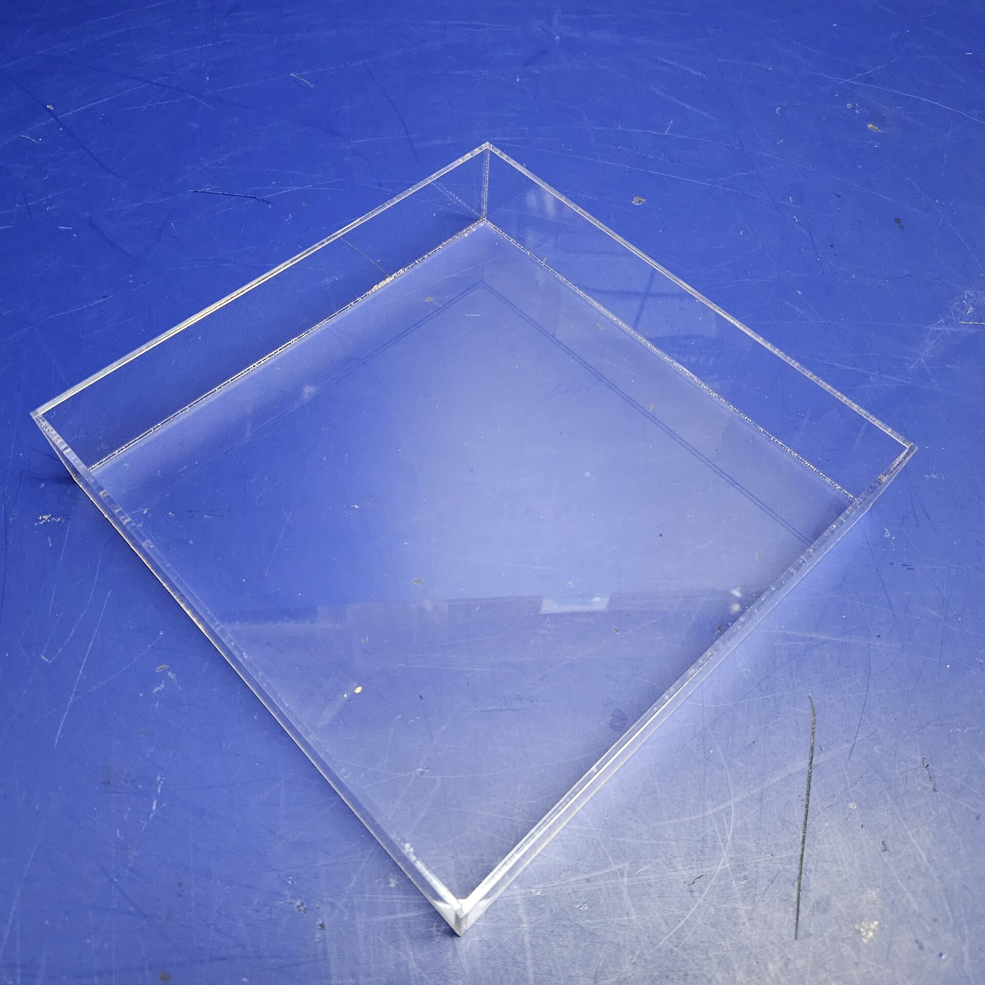 Поддоны из прозрачного оргстекла для дизайна, интерьера, торговли - фото pic_800d144ded6925db5ebc58810bdf7f36_1920x9000_1.jpg