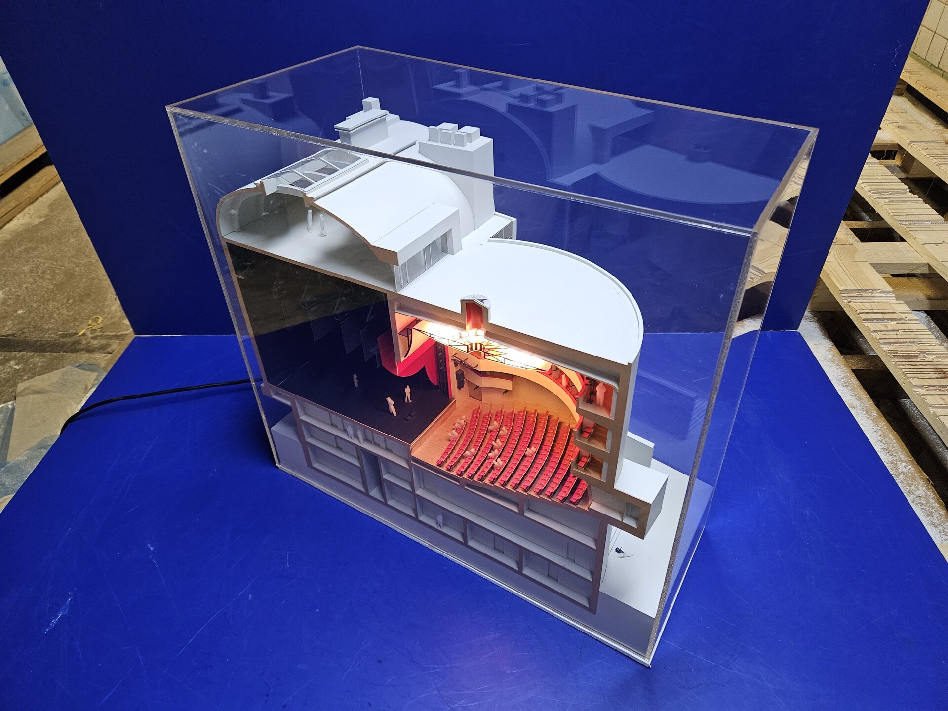 Прозрачный колпак для экспоната музея. - фото pic_837b4b59a91ca53ee94dd0b28e9c2206_1920x9000_1.jpg