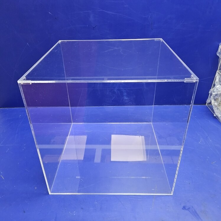 Куб для оформления праздничной витрины - фото pic_a7d1feee76e644b06f0500070e6d3bae_1920x9000_1.jpg