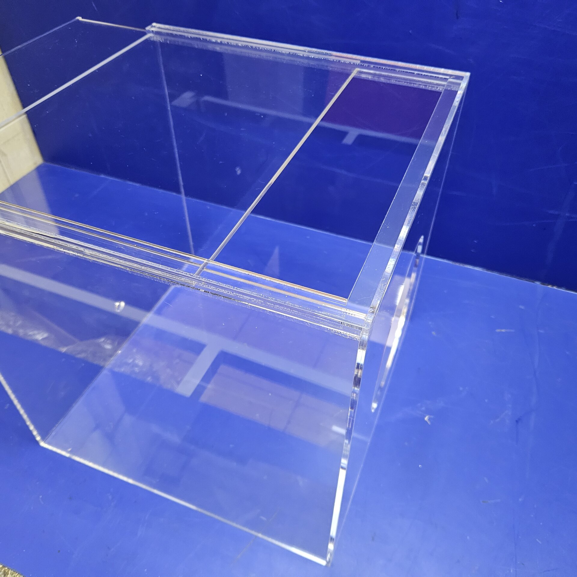 Кубы из оргстекла с сдвижной крышкой и отверстиями: функциональность и стиль - фото pic_bf91d2ed634f2b331f78a175cfb51f45_1920x9000_1.jpg