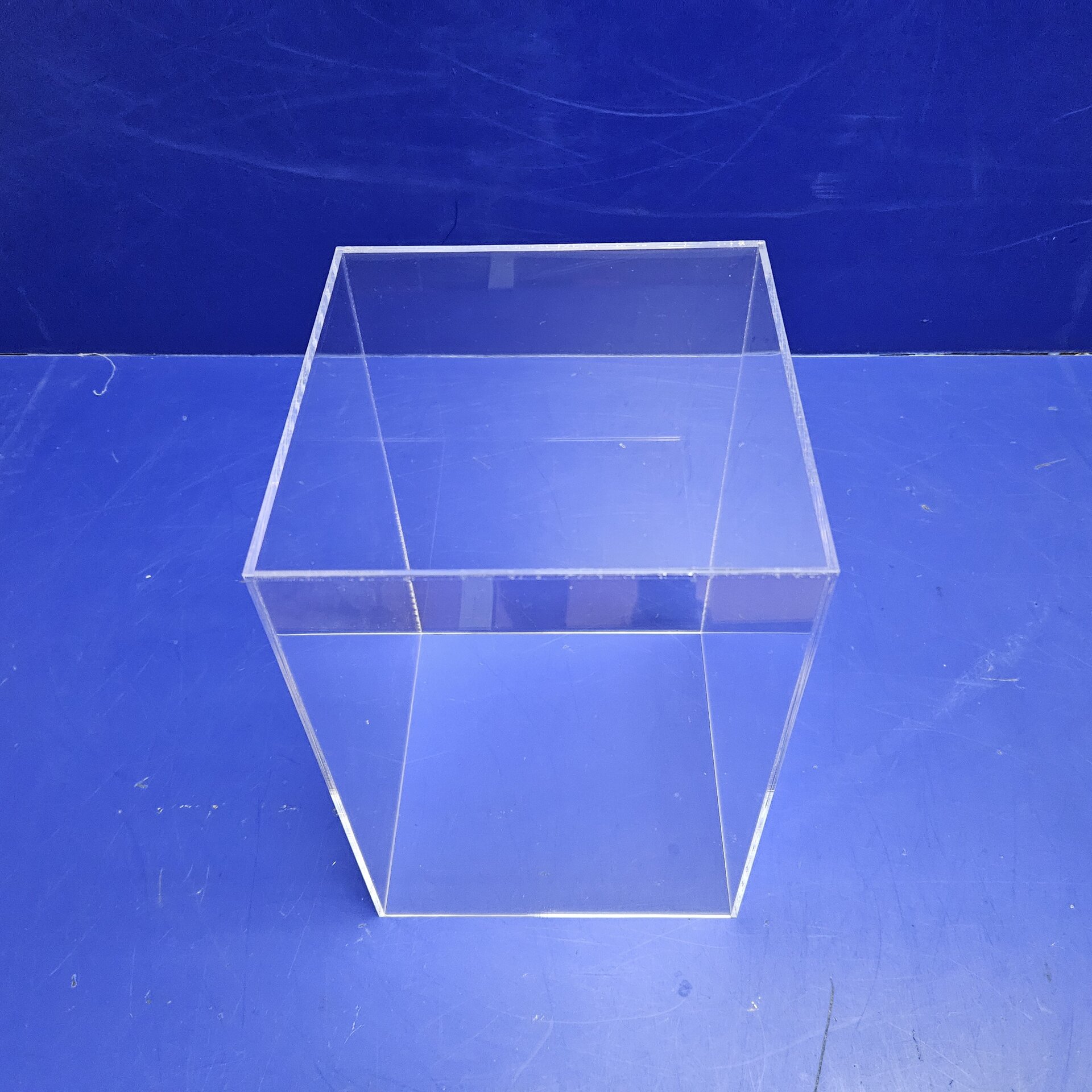 Прозрачный куб для интерьера, купить или заказать. - фото pic_c535ae339917a58b2003fe5914f331e6_1920x9000_1.jpg