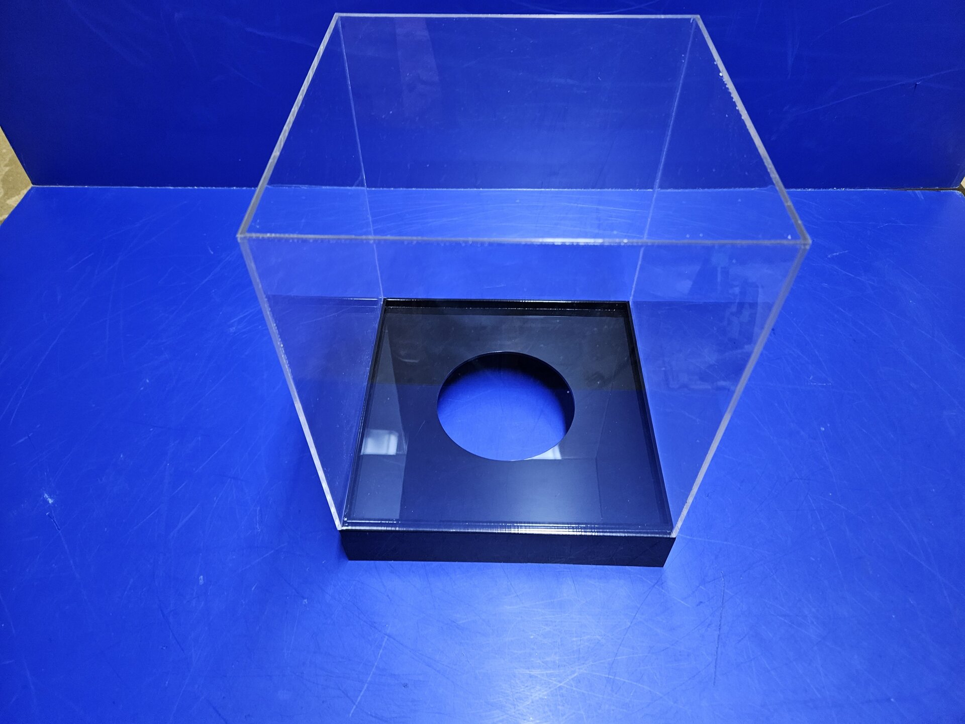 Прозрачный куб для мяча - фото pic_da307a0fa2d5acf5a63a2bc7bfdc7e85_1920x9000_1.jpg