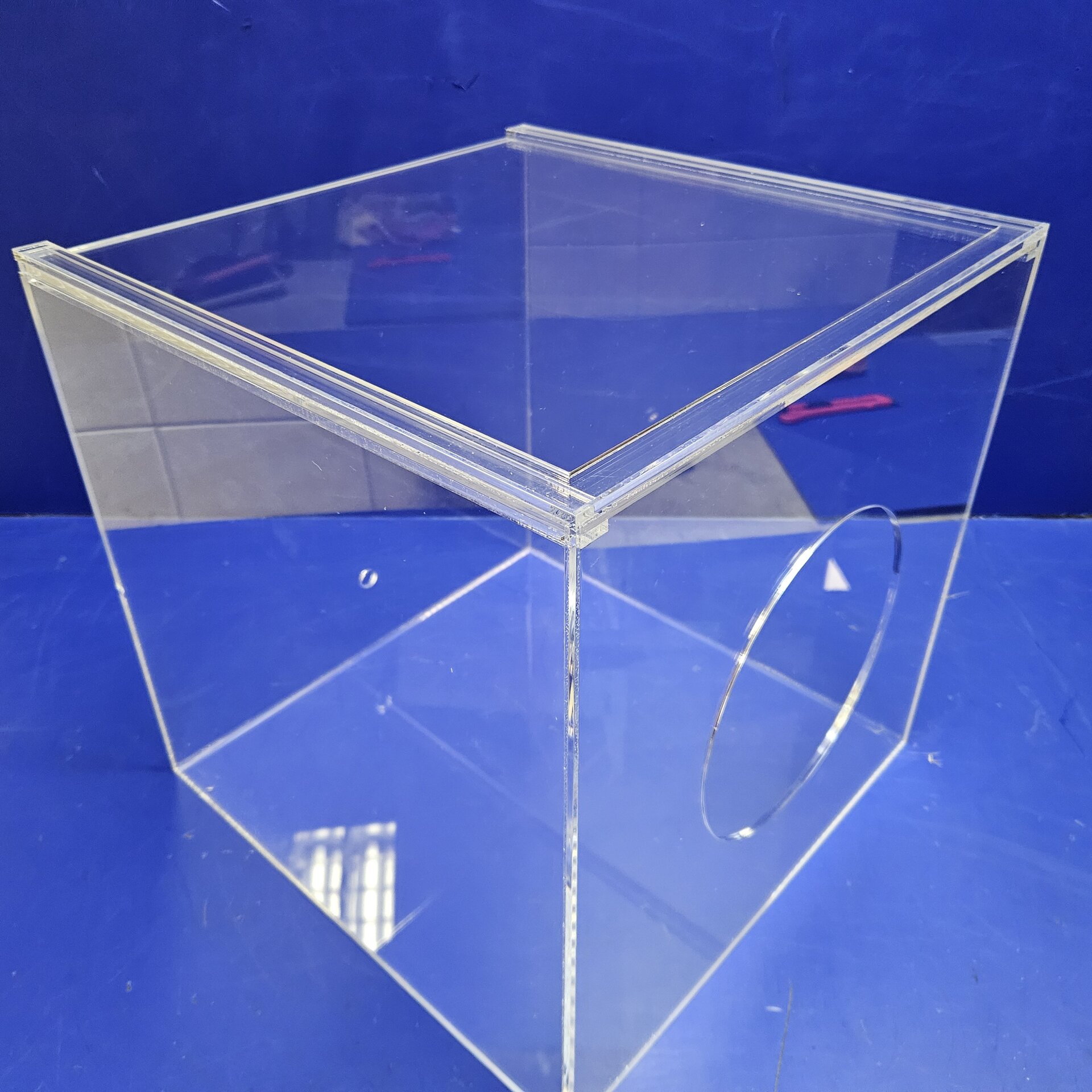 Куб для хранения сувенирного мяча - фото pic_e68031b72c09dd5b3920b9239b960e39_1920x9000_1.jpg