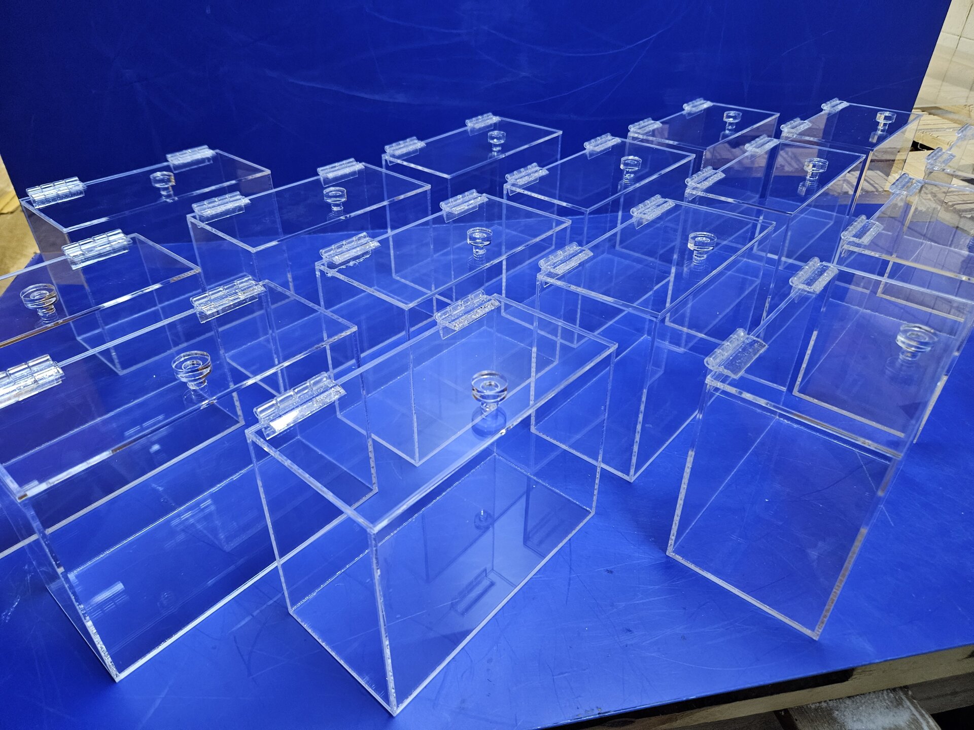 Широкий ассортимент коробочек из органического стекла. - фото pic_eb8af9886c7faf831debd464b4d52ccf_1920x9000_1.jpg