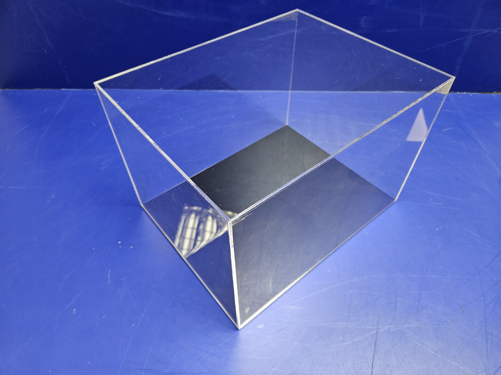 Акриловые колпаки для магазинов антиквариата - фото pic_f1848b8642a1fbeb870e860f9fab9f28_1920x9000_1.jpg