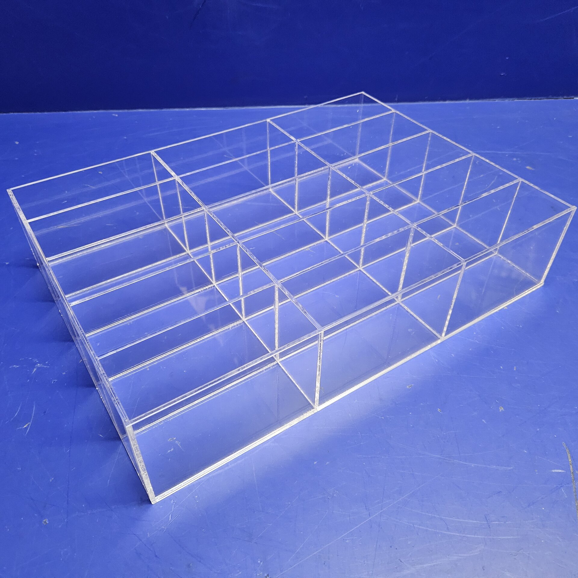 Торговые витрины с ячейками из оргстекла под заказ. - фото pic_f4a800583302a4b02c35f046e3810919_1920x9000_1.jpg