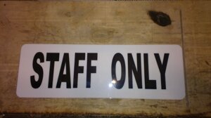 Табличка из белого оргстекла"STAFF ONLY"